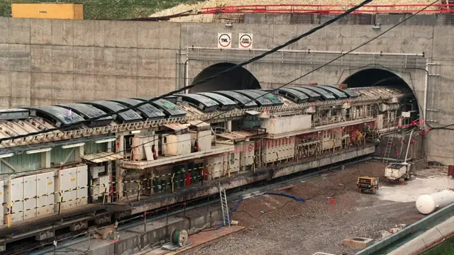 सुरंग का निर्माण कार्य