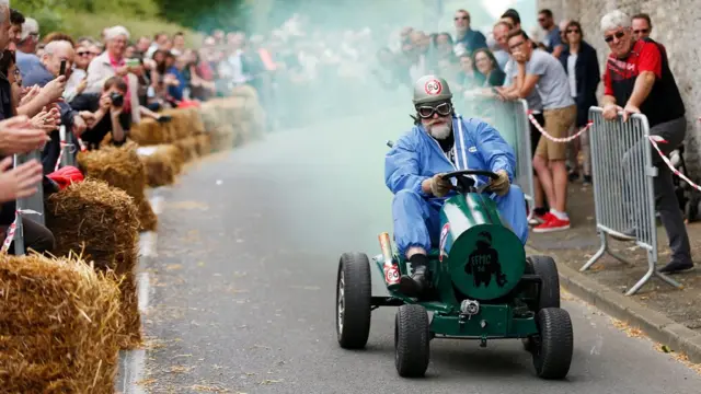 Учасник перегонів на мінікарах у французькому Коломбелі, що поблизу Кан. 17 червня 2018 року.