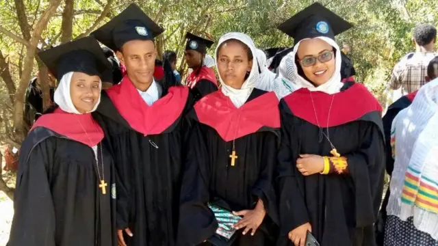 ዶ/ር ጸጋ ሓጎስ (ካብ የማን ናብ ጸጋም ኣብ ካልኣይ) ምስ መሓዙታ