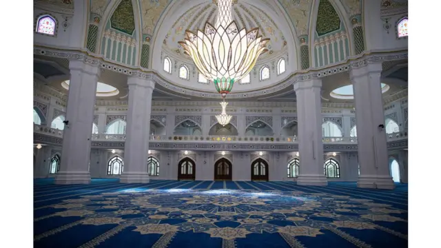 صورة للمسجد من الداخل