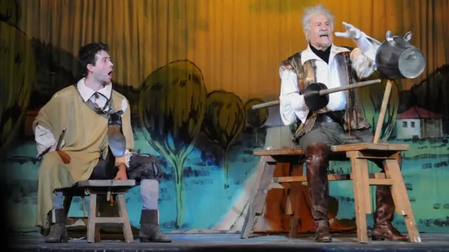 Сцена из спектакля "Человек из Ламанчи"