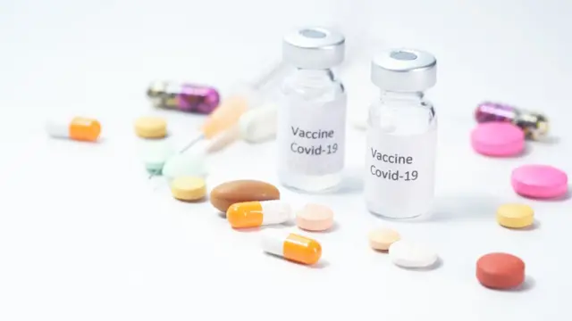 টিকা ও ওষুধ।