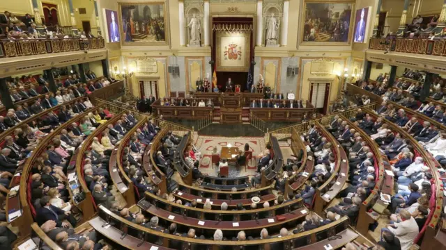 پارلمان اسپانیا، ۳۵۰ عضو دارد