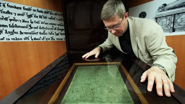 Britaniya kitabxanasında Magna Carta-nın sürəti.