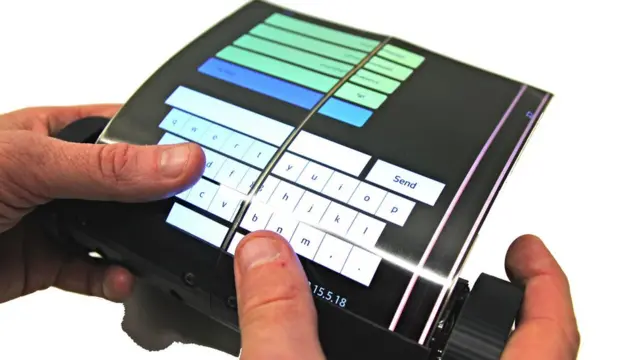 விரித்து, சுருட்டி வைத்துக்கொள்ளும் வகையிலான மொபைல் தயாரிப்பு