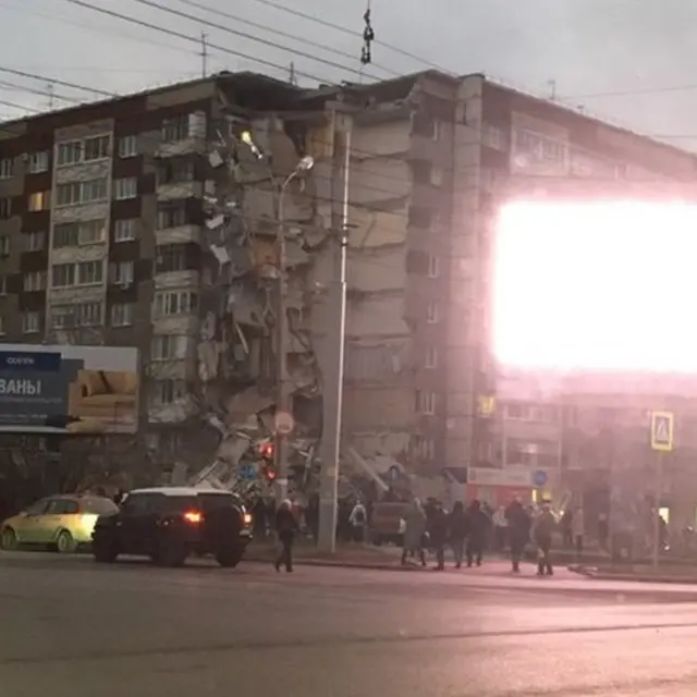 Обрушившийся подъезд