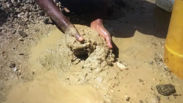 ልማዳዊ ዕደና ሳፋየር