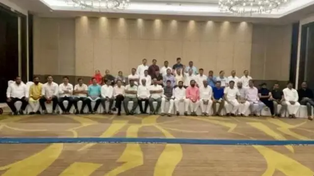 உத்தவ் தாக்கரே