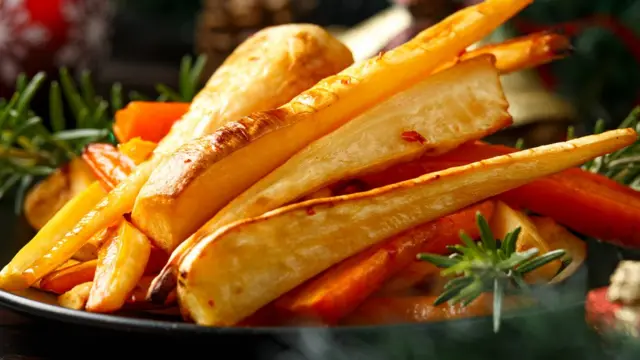 Патернак и морковь, запеченные в меде