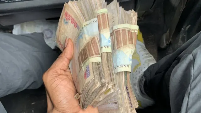 Bí ọlọ́páá ṣe bọ́ Aṣọ mi ti wọ́n sì lù mi, wọ́n tú