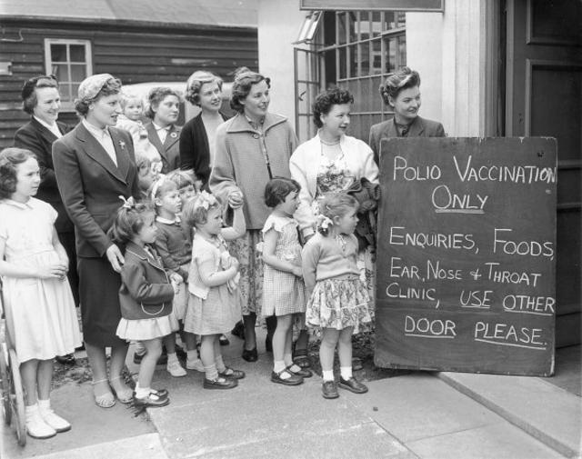 Коли в середині 1950-х з'явилася вакцина від поліомієліту, на щеплення вишикувалися черги