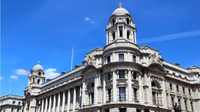 Старое здание Военного министерства превращено в роскошный отель сети Raffles, причем историческое название сохранено - только в виде аббревиатуры, OWO (Old War Office)