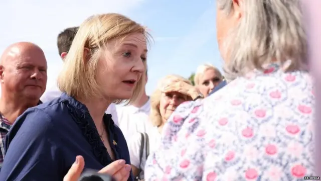 ब्रिटेन के प्रधानमंत्री बनने की दौड़ में लिज़ ट्रस