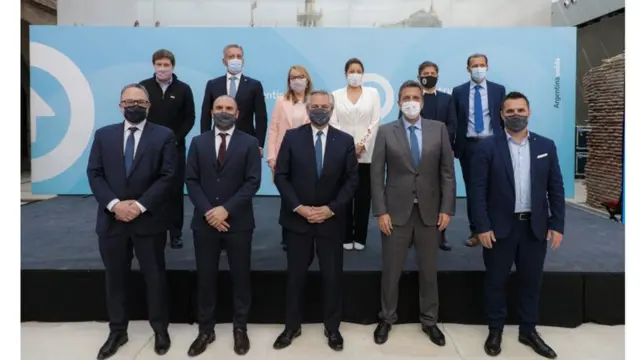 Varios ministros de ala kirchnerista presentaron su dimisión ante el ejecutivo