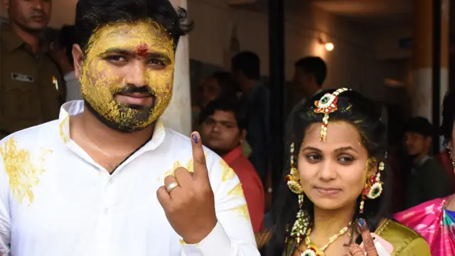 સહ-મત : લગ્ન બાદ સહજીવનની શરૂઆત કરતાં પહેલા સુરતમાં આ ભાવિ નવદંપતી એક સાથે મતદાન કરવા માટે આવ્યું હતું