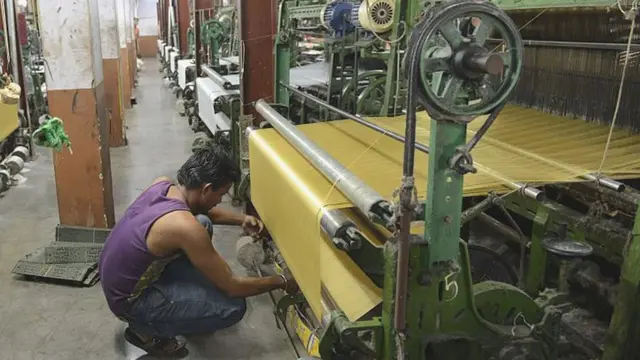 મીલમાં મજૂરીકામની પ્રતીકાત્મક તસવીર