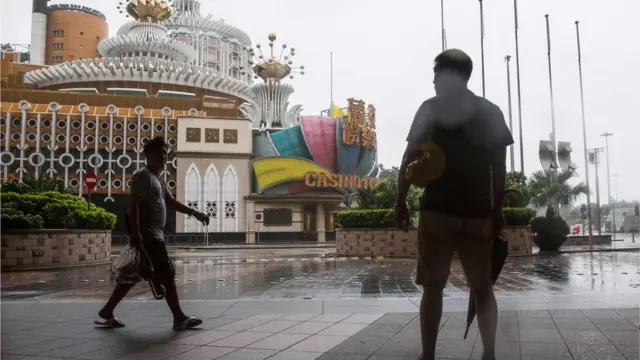 澳門賭場一度暫停營業，但周一已經重新開放。