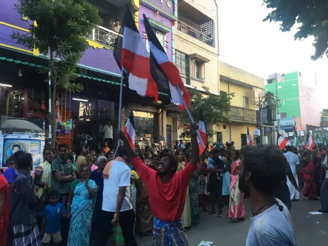 அனல் பறக்கும் ஆர்.கே. நகர் யாருக்கு?