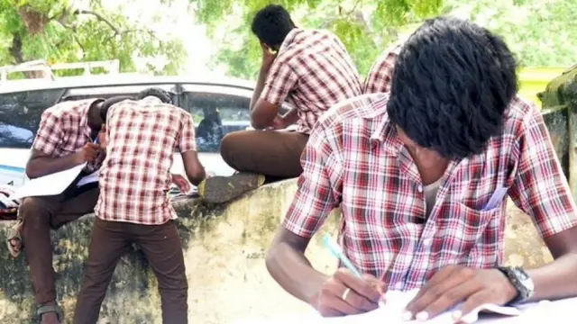 மோதலில் ஈடுபட்ட மாணவர்களை திருக்குறள் எழுத வைத்த காவல் ஆய்வாளர்