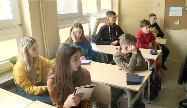 تلاميذ أوكرانيون في الفصل الدراسي