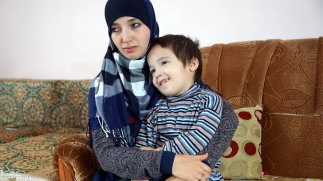 Fatma İsmayılova və oğlu