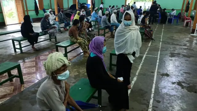 ကျောက်ဖြူက သက်ကြီးမွတ်စလင်ဒုက္ခသည်တွေကိုတော့ ကာကွယ်ဆေးထိုးပေးထားပြီးဖြစ်။