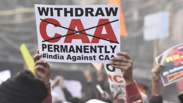 વિરોધ કરતાં લોકો