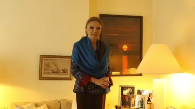 فرح پهلوی، آخرین ملکه ایران