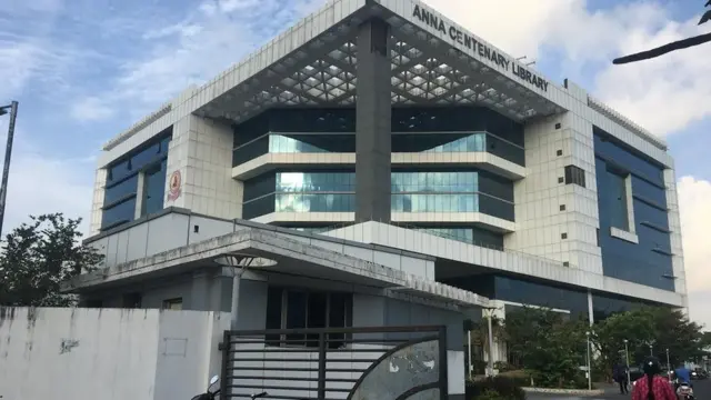 அண்ணா நூற்றாண்டு நூலகத்தை பயன்படுத்த அதிகாலை முதலே வரிசை