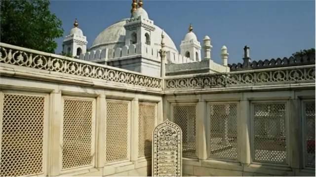 আওরঙ্গজেবের মাজার