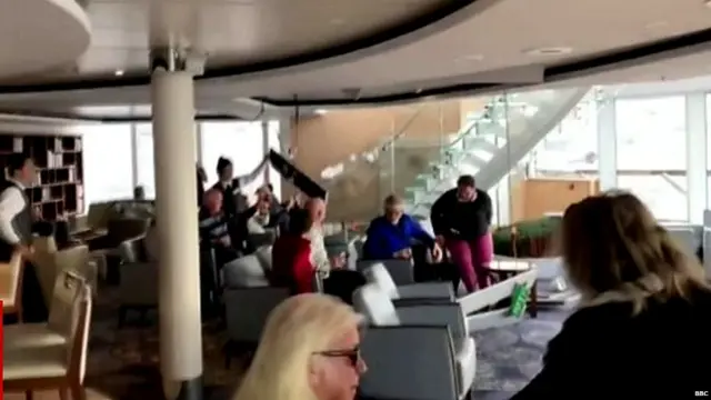 जहाज़ की एक तस्वीर