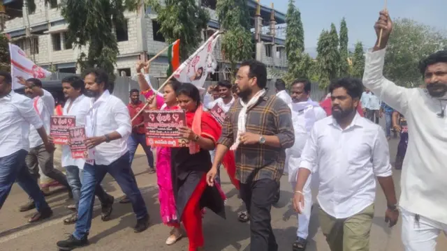 వీసీ తీరుకు నిరసనగా విద్యార్ధుల ఆందోళన