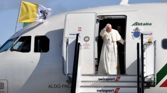 Папа римский прибыл в Дублин на борту под названием "Пастырь Один" - так официально именуется самолет понтифика