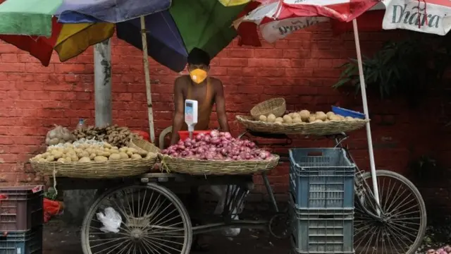 دستفروش در کلکده در هند