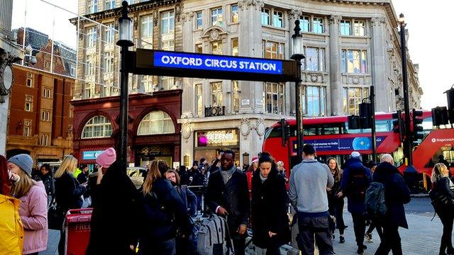牛津街广场地铁站由于使用人数最多，使其成为污染最严重的地方之一。