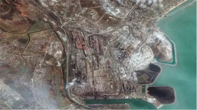 স্যাটেলাইটে তোলা মারিউপোলের সাম্প্রতিক ছবি। বেশিরভাগ ইউক্রেনিয়ান সেনা একটি ইস্পাত কারখানার ভেতরে আটকে পড়েছে।