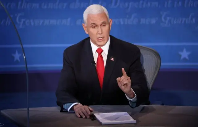 ไมก์ เพนซ์ รองประธานาธิบดีสหรัฐฯ คนปัจจุบัน ขึ้นเวทีดีเบตกับกมลา แฮร์ริส