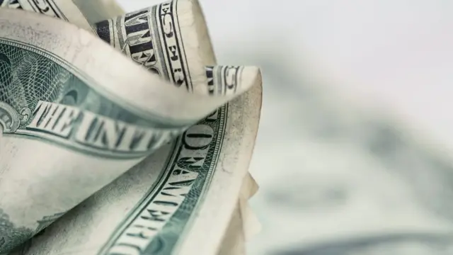 Dolares