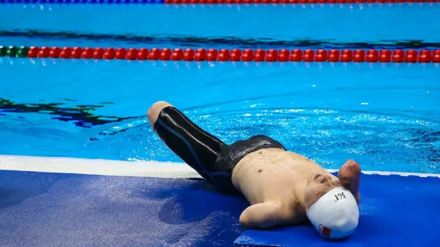 Qing Xu recupera o fôlego após terminarbet365 valor minimo de saquequarto nos 200 metros medley individual