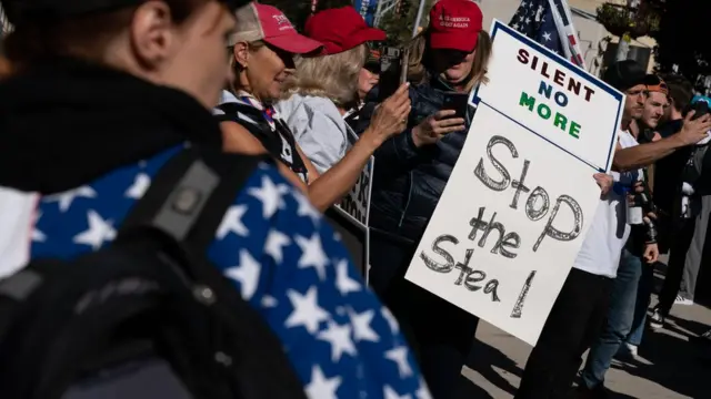 apoiadorespixbet robôTrump fazem protesto 'Stop The Steal' (ou 'Parempixbet robôroubar')pixbet robôAtlanta