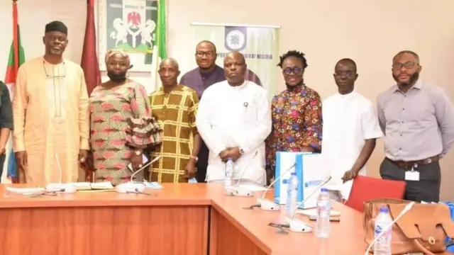 "Nigeria constitutional review": [Senate wan review 1999 Constitution]