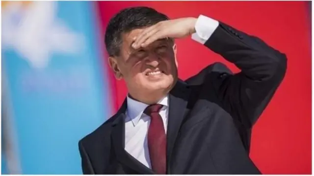 "2010-жылдагы июнь коогалаңында өлкө биримдиги үчүн карьерам эле эмес, керт башымды да тобокелге салдым. Төш каккылай бергим келбейт, бирок бул чындык. Атамбаев муну жакшы билет. Анын саясий технологдору мени «саткын» деп атаганды жакшы көрүшөт. Убакыт баарын өзүнүн ордуна коет",-деген президент Сооронбай Жээнбеков 24.кж агенттигине берген маегинде.