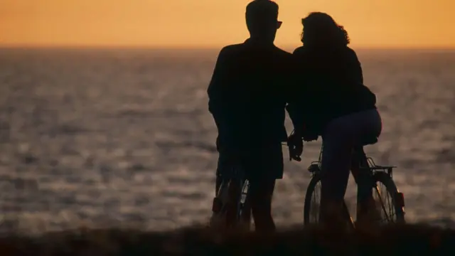 காதலால் கசிந்துருகி வாழ்ந்த காலங்கள் கடந்துவிட்டதா?