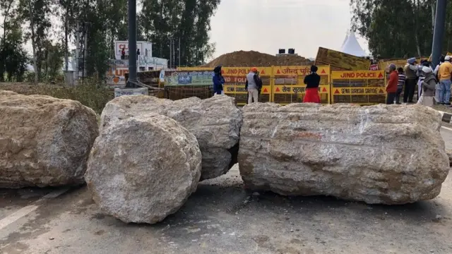 விவசாயிகள் போராட்டத்தின் எதிரொலியாக பஞ்சாப் - ஹரியாணா எல்லையை சீல் வைத்த போலீசார்.