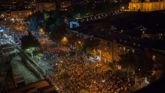 Сторонники "Сасна црер" во время протестов в Ереване