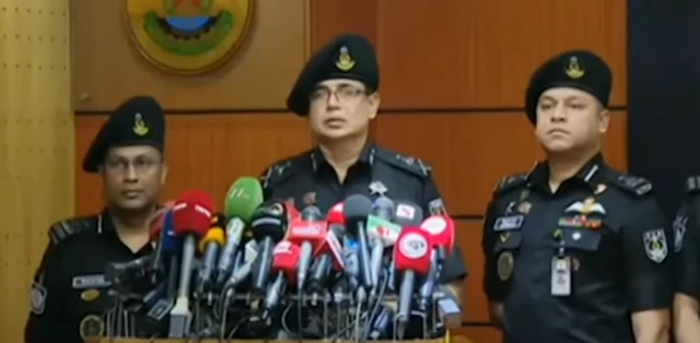 ব্রিফিং-এ র‍্যাবের মহাপরিচালক একেএম শহিদুর রহমান