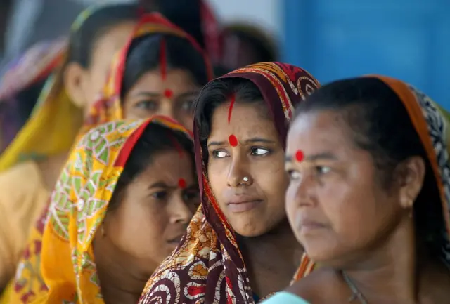 બંગાળમાં મહિલા, બીબીસી ગુજરાતી, એસઆઈઆર