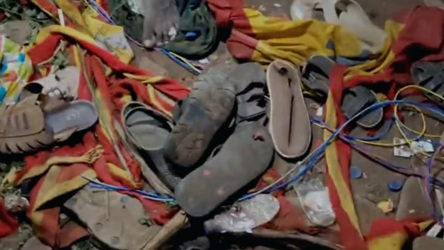 చెప్పులు, తొక్కిసలాట