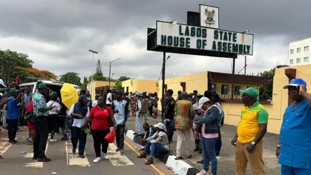 Pipo wey tanda for front of Lagos house of Assembly