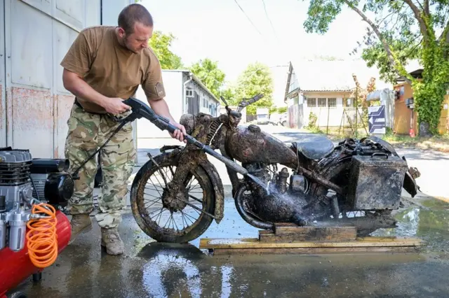 nemački motocikl iz drugog svetskog rata u dunavu, dunav, nizak vodostaj dunava